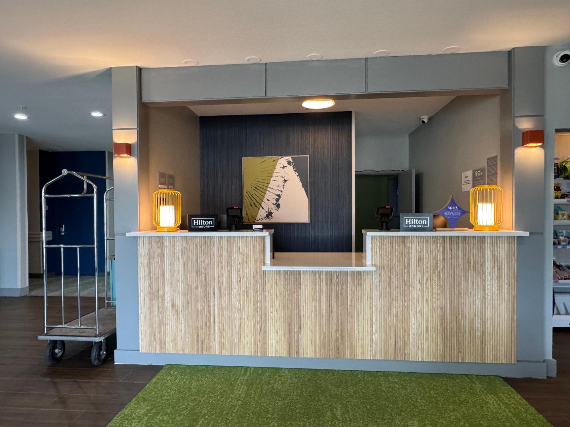 Spark By Hilton אופלוסס מראה חיצוני תמונה